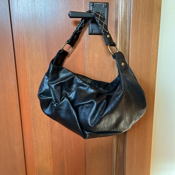 BCBGMaxAzria NWOT Black Faux Leather Zip Shoulder Bag. - Picture 2 of 4